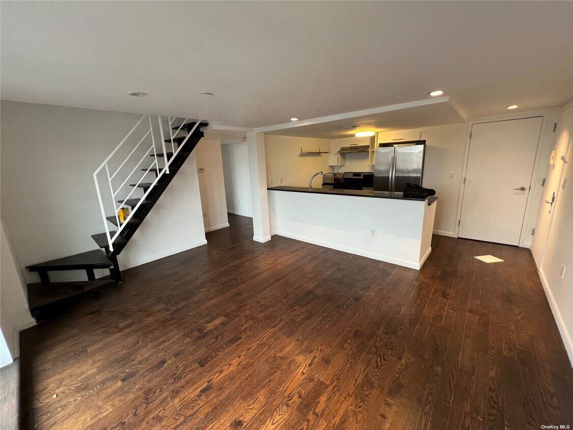 Foto principal - 293 McGuinness Blvd