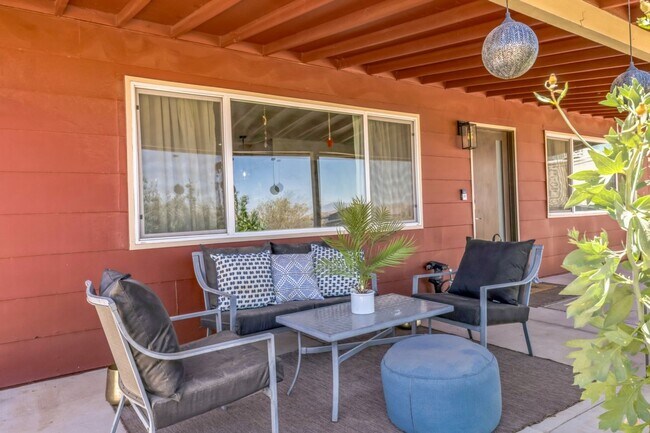 Foto del edificio - 3 Bedroom 1.5 Bath Modern Farmhouse near JT National Park * MOVE IN SPECIAL*