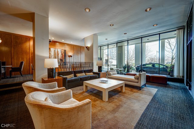 Foto del edificio - 2626 N Lakeview Ave