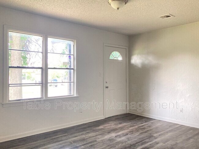 Building Photo - 2636 SW 45th St