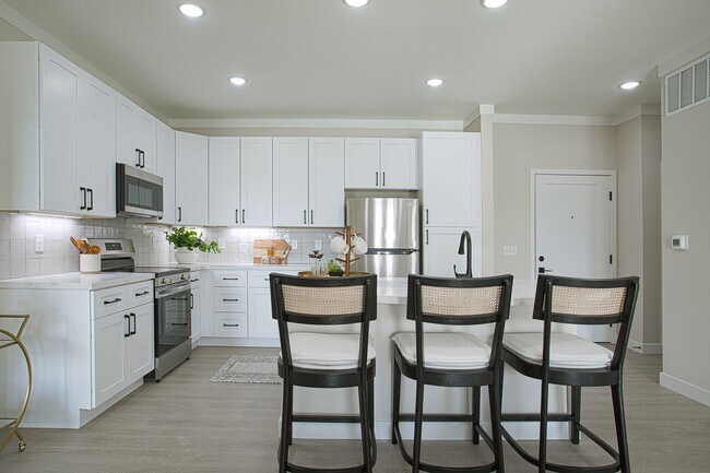 Foto del edificio - Relay 129 Apartments & Townhomes