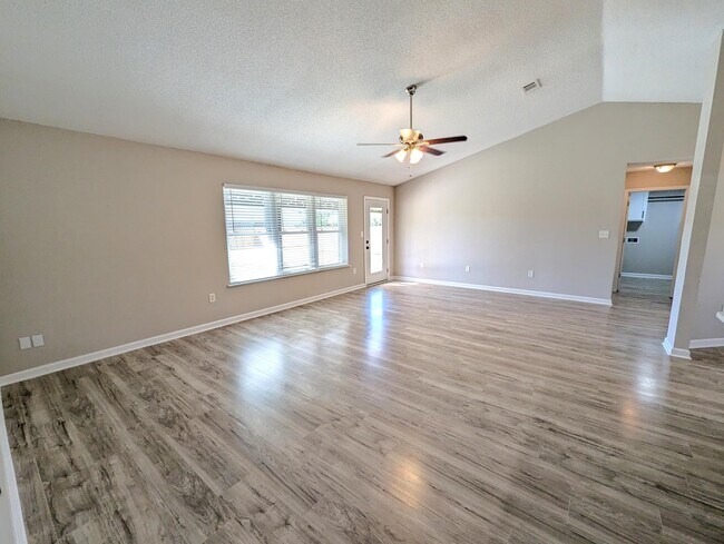 Foto del edificio - 8233 Hartington Dr