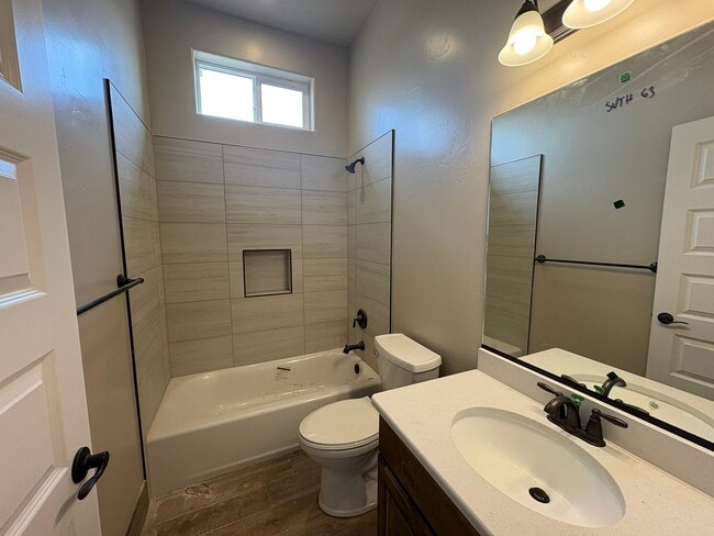 Building Photo - 3 Bed 2 Bath Townhome In Hurricane