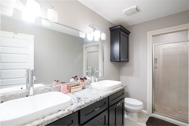 Building Photo - 1512 River Bend Dr