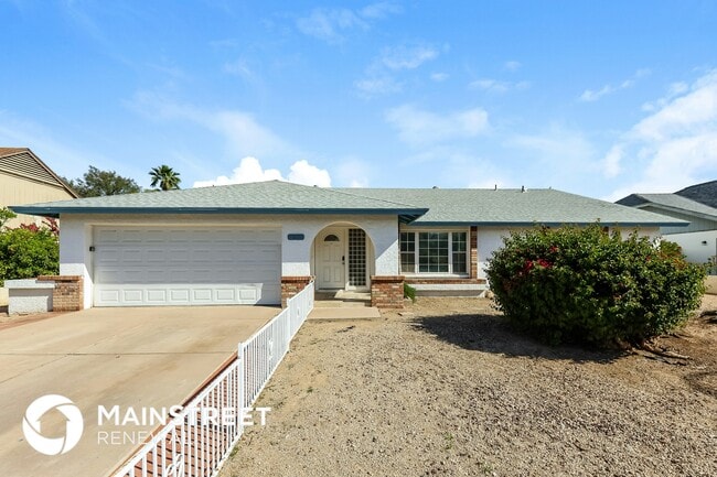 Building Photo - 6202 W Sunnyside Dr