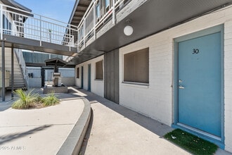 Building Photo - 3025 N 32nd St