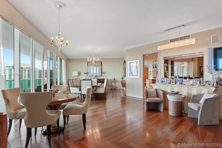 Foto principal - 20155 NE 38th Ct