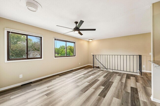 Foto del edificio - 6130 72nd Ln N