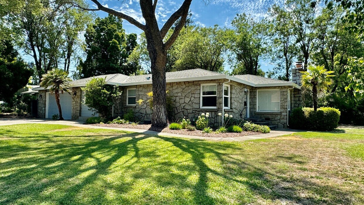 Primary Photo - NEWLY RENOVATED 3 BED, 3 BATH ONE STORY HO...