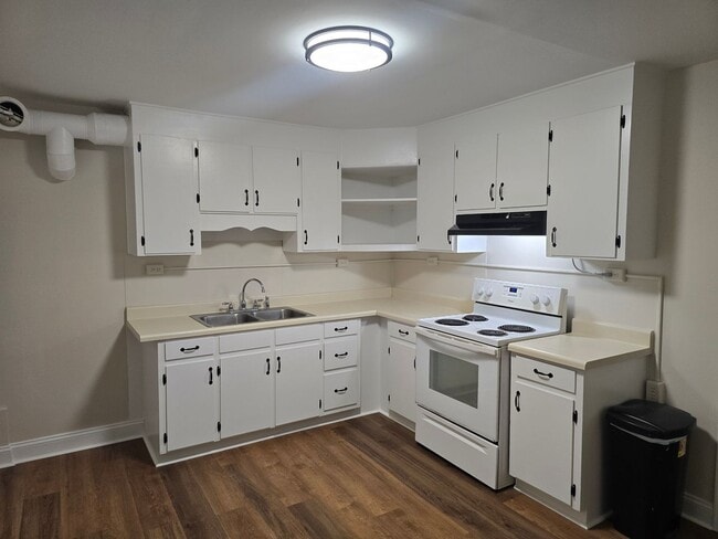 Building Photo - This Basement Retreat Might Be Your Perfect Match - Utilities Included!