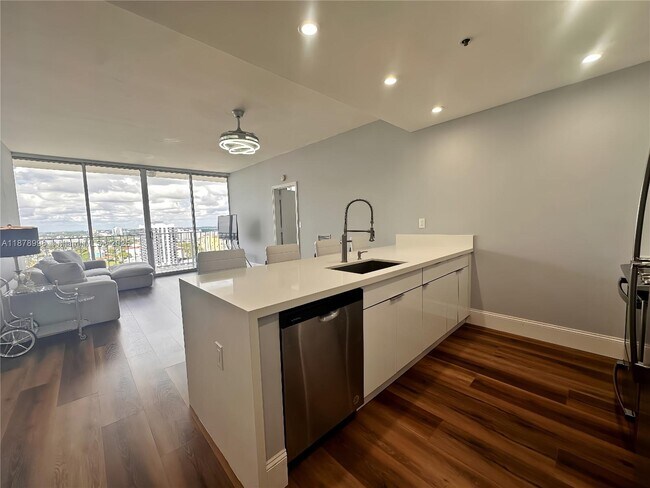 Foto del edificio - 7601 E Treasure Dr