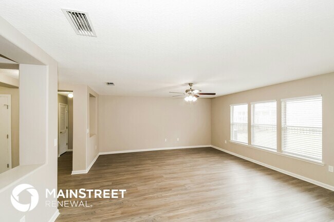 Foto del edificio - 11533 Brian Lakes Dr N