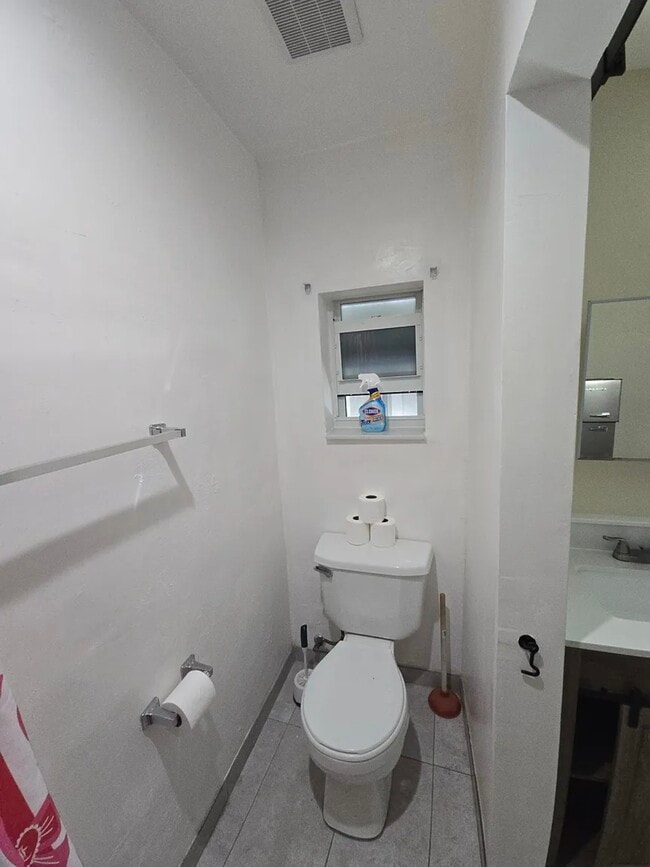 Foto del edificio - 3180 SW 6th St