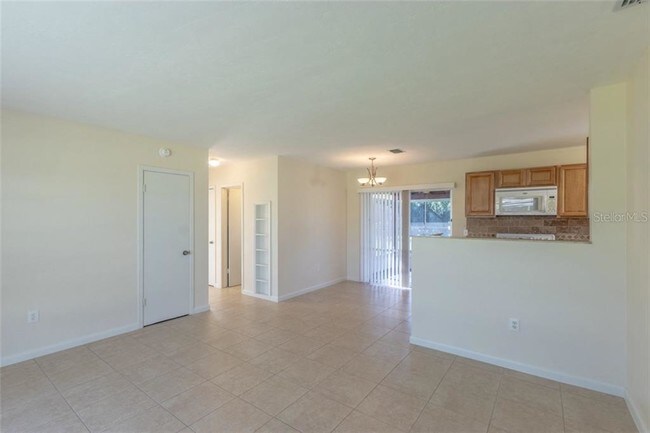 Foto del edificio - 22267 Montrose Ave