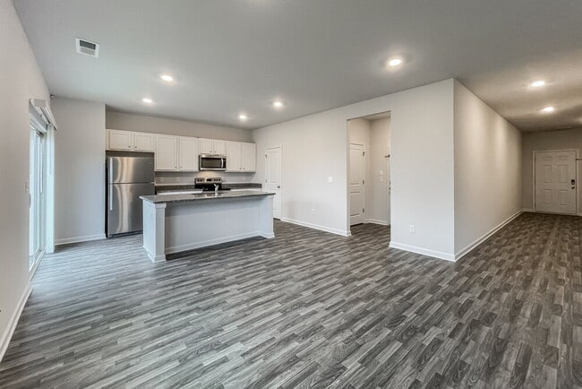 Building Photo - 327 Hamilton Pointe Dr