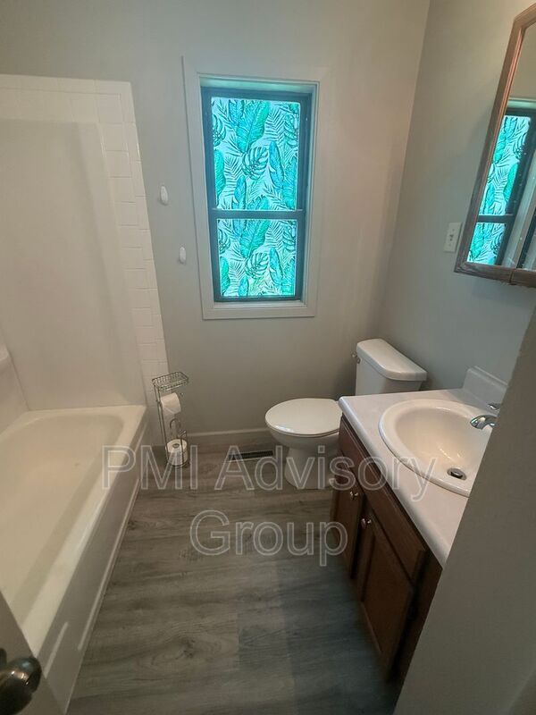 Building Photo - 6604 Meadowdale Dr