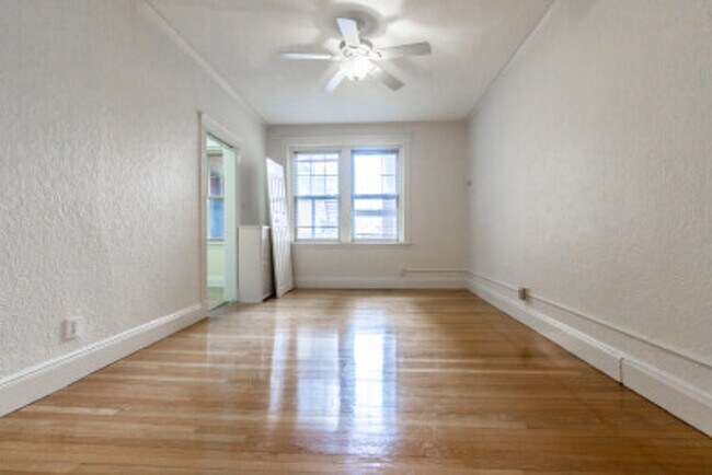 Foto del edificio - Look no further! Coolidge Corner three bed