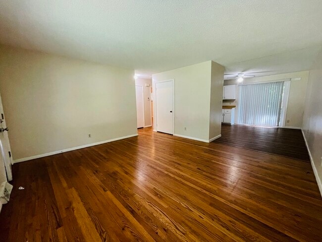 Building Photo - 531 Blendwood Dr
