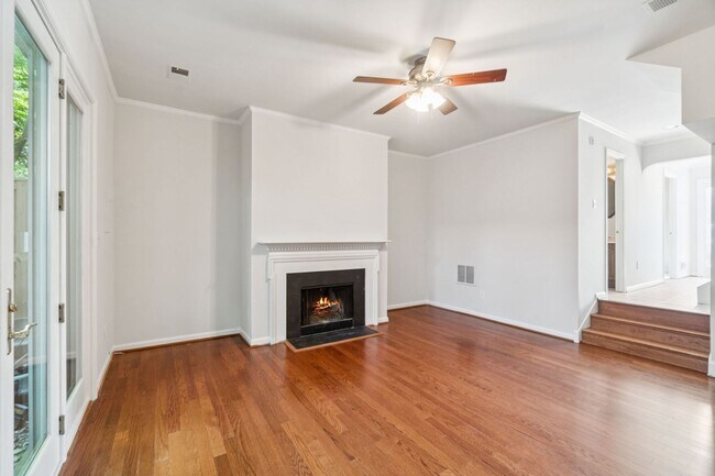 Foto del edificio - Wonderful, 4 level Arlington Brick townhome!