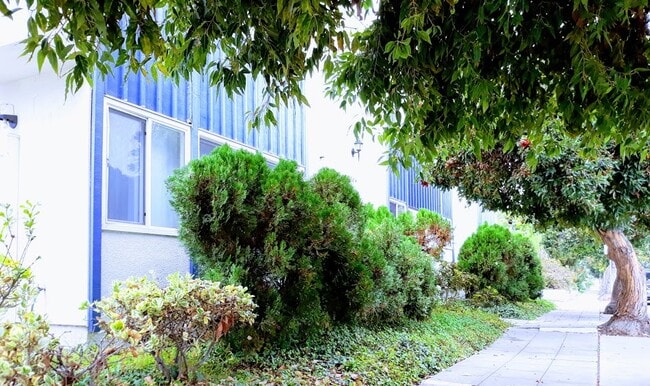 Building Photo - 3704 Promontory St