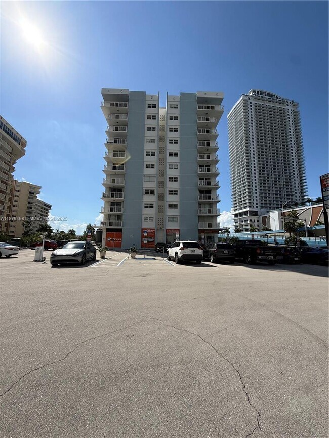 Foto del edificio - 1801 S Ocean Dr