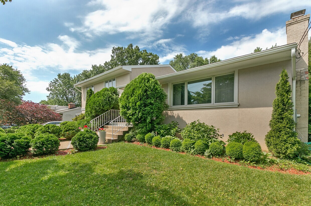 Foto principal - 1746 Great Falls St