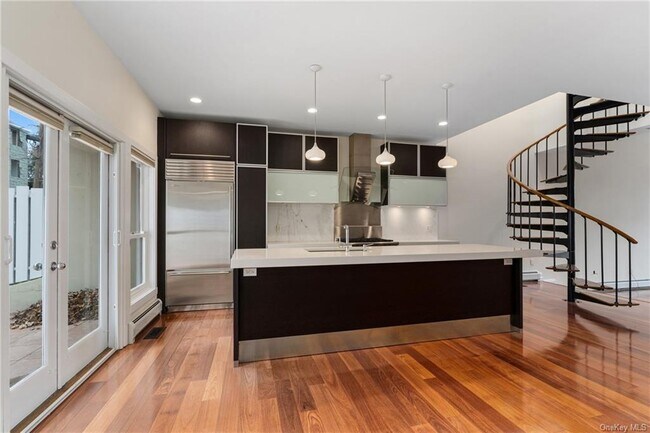 Building Photo - 502 Piermont Ave