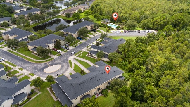 Foto del edificio - Town House 3 Bedroom and /2.5 Bathrooms. At Lee Vista area gated Community.