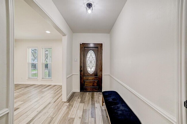 Foto del edificio - 2807 Kismet Ln