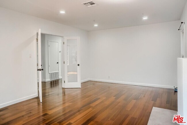 Foto del edificio - 2356 Pelham Ave