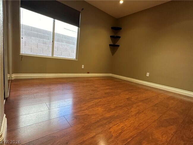 Foto del edificio - 1515 Emerald Peak Ave