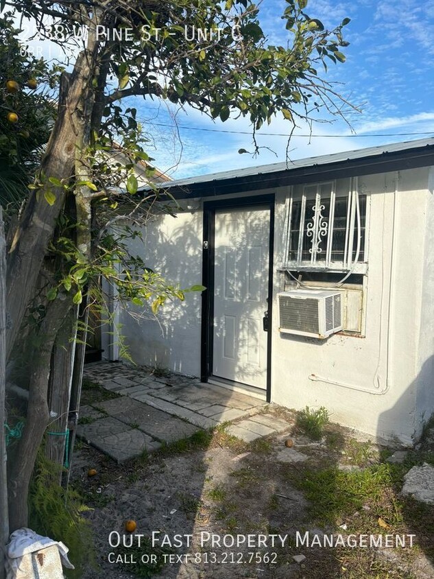 Primary Photo - Private 1-Bedroom Studio Near Downtown Tam...