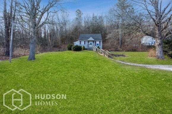 Foto principal - NOW AVAILABLE! 99 Norfolk Rd, Winsted, CT ...