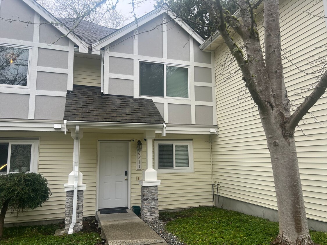 Foto principal - 2Bd/2Ba Bellevue Townhouse