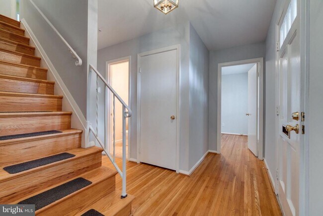 Building Photo - 8301 Winslow Ave