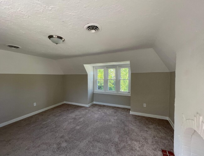 Foto del edificio - NOW AVAILABLE! - 510 Alameda Pl, Dayton, O...