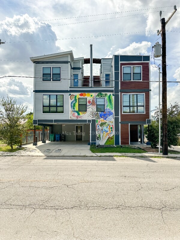 Primary Photo - 225 S Pine St