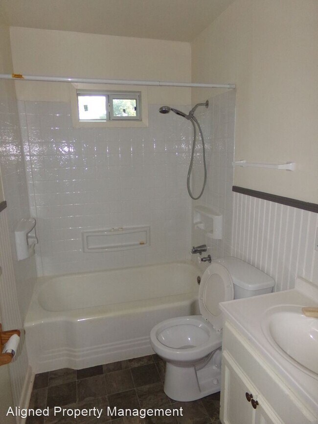 Foto del edificio - 2 br, 1 bath House - 9 Spear Rd