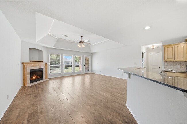 Foto del edificio - This well-designed home offers 3 bedrooms plus a flex room with a closet that can easily serve as...