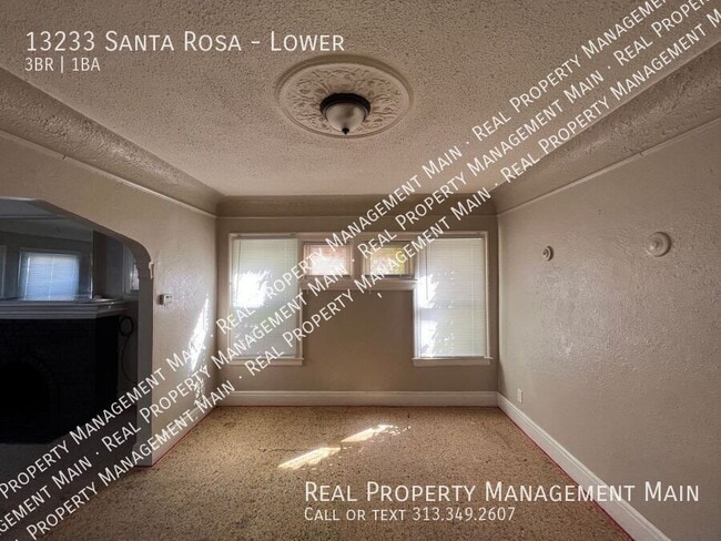 Foto del edificio - 13233 Santa Rosa Dr