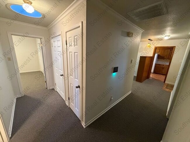 Foto del edificio - Spacious 4 Bedroom 2 Bathroom Home