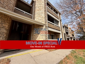 Building Photo - 1075 S Elkhart Way