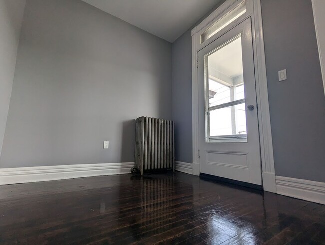 Building Photo - Fully Renovated Student Rental