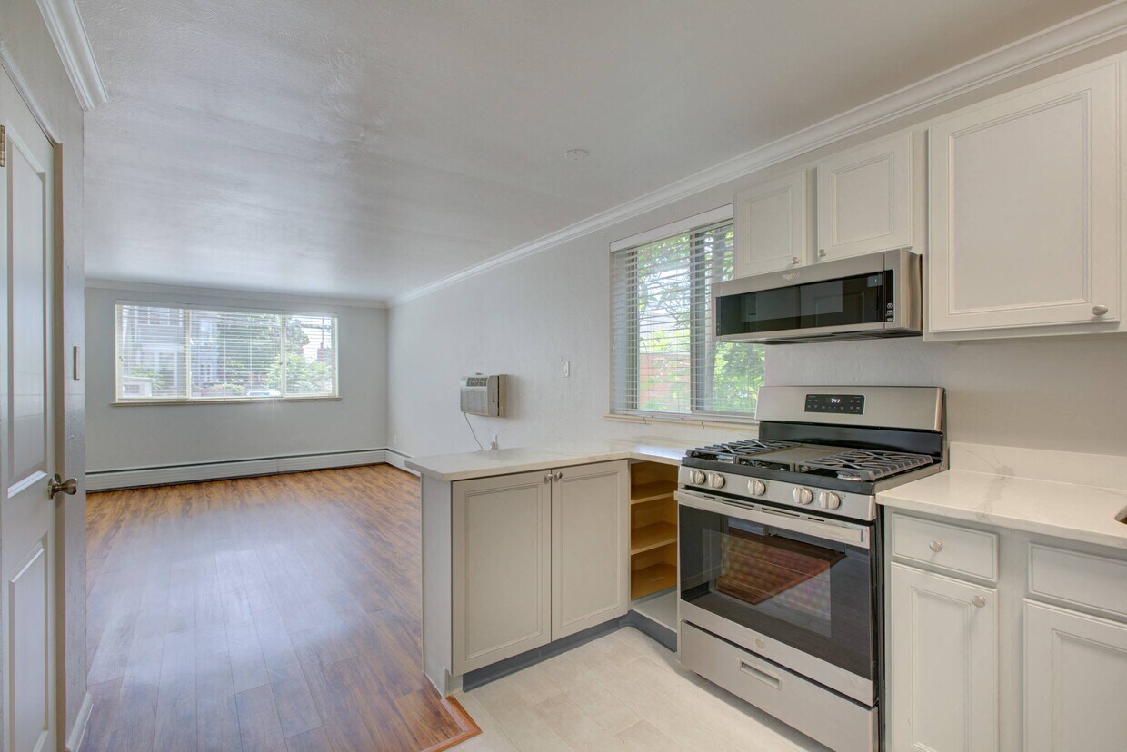 Primary Photo - 1536 Vine