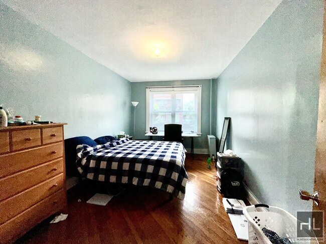 Building Photo - Astoria 28th Ave 2bedroom