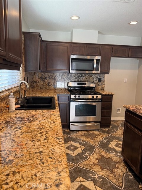 Building Photo - 13939 Little Park St