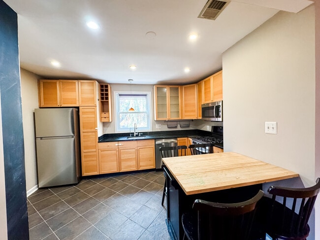 Building Photo - 2963 Sycamore St