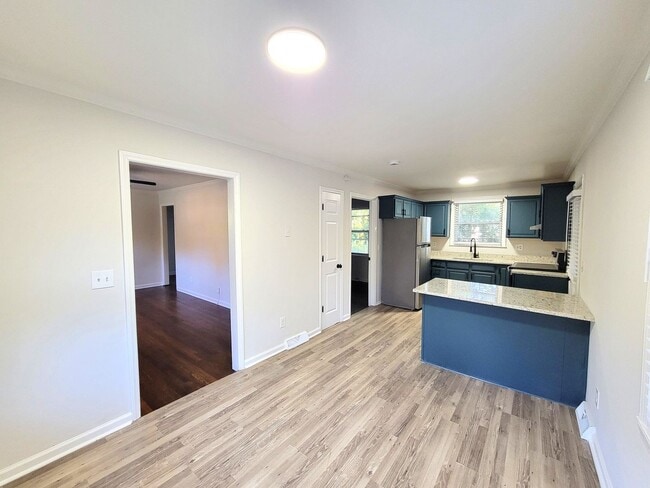 Foto del edificio - Brick Ranch in Yorkmount Area near Tyvola
