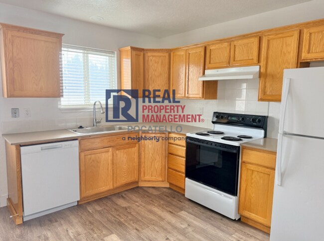 Foto del edificio - 3 Bedroom 1.5 Bath duplex - 1 car garage