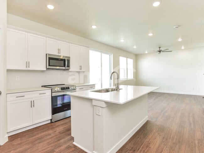 Foto del edificio - 8931 Royal Ln